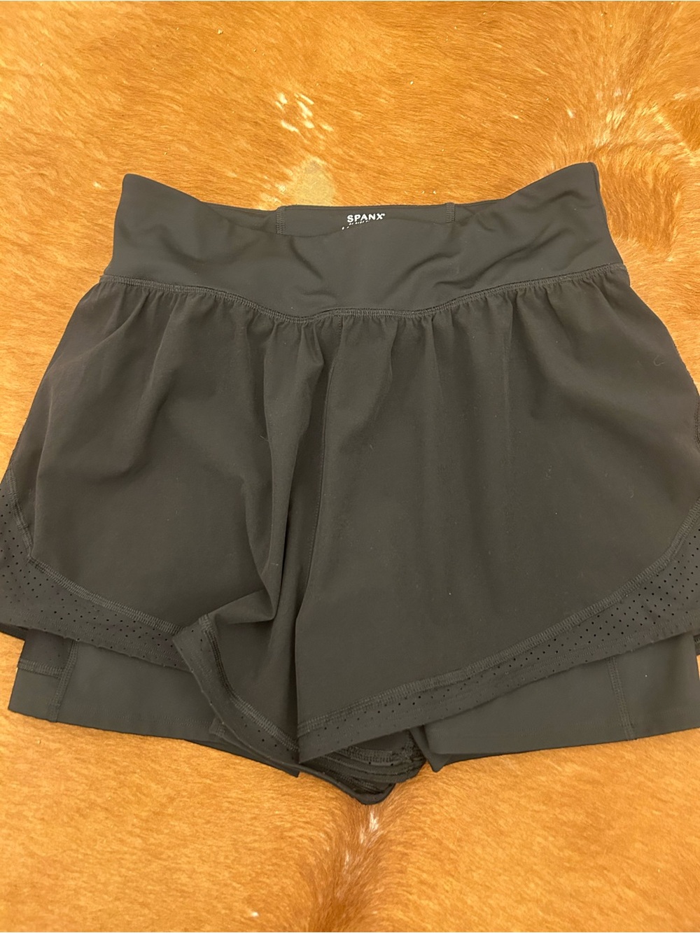 Spanx Ladies Double Layer Booty Sculpting Sz  L Black Flowy Outter Biker Lining